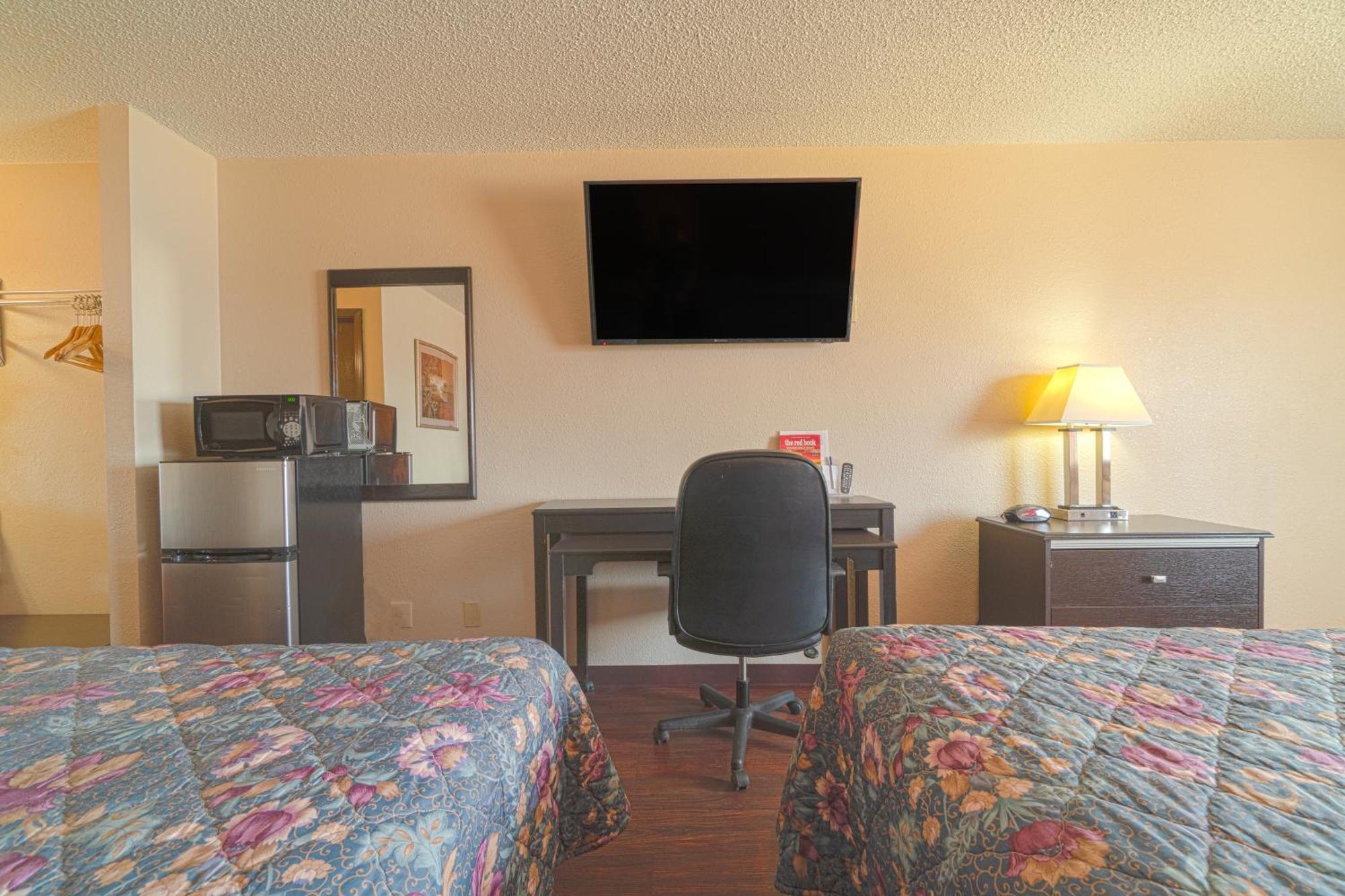 Regency Inn & Suites By Oyo Bay City Tx Exterior foto