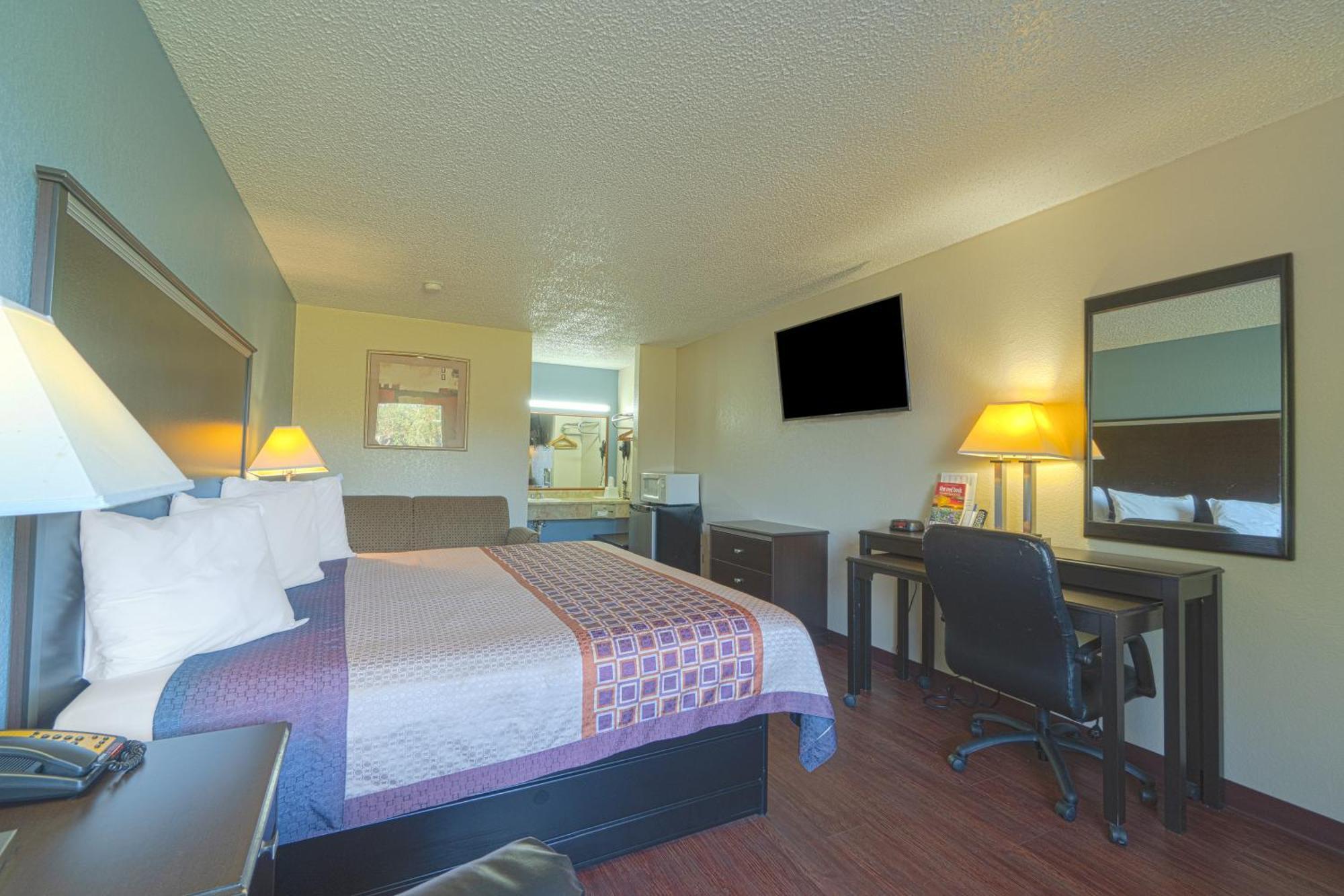 Regency Inn & Suites By Oyo Bay City Tx Exterior foto