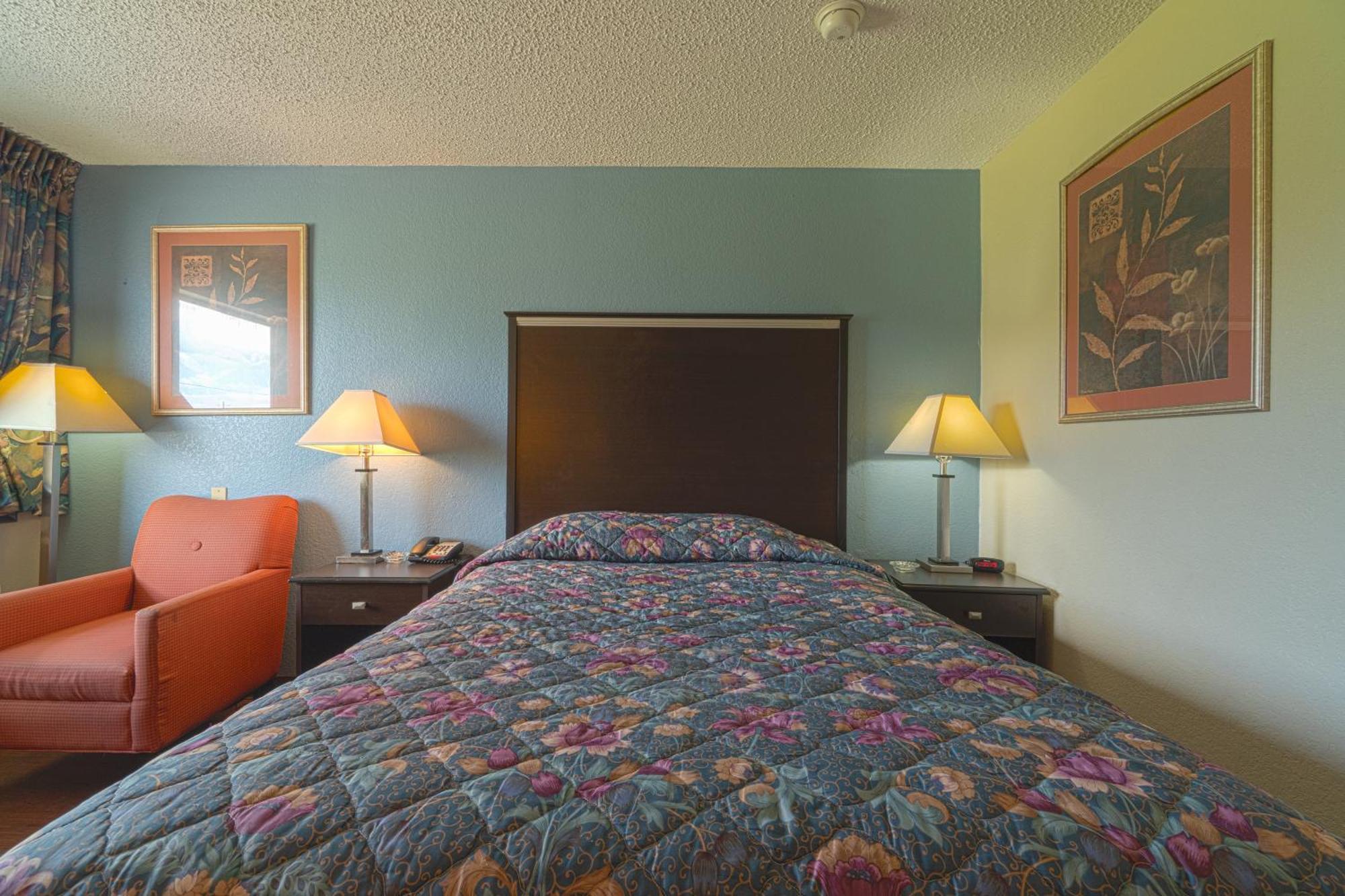 Regency Inn & Suites By Oyo Bay City Tx Exterior foto