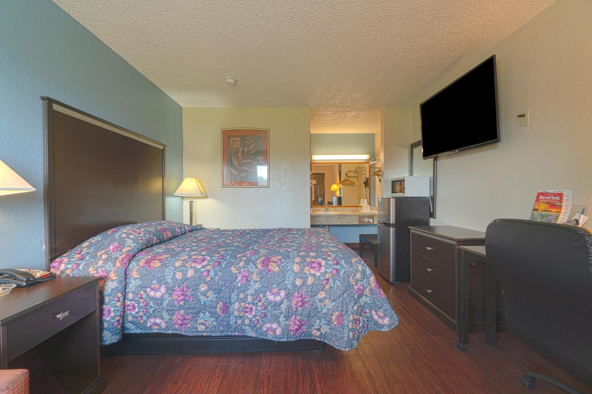 Regency Inn & Suites By Oyo Bay City Tx Exterior foto