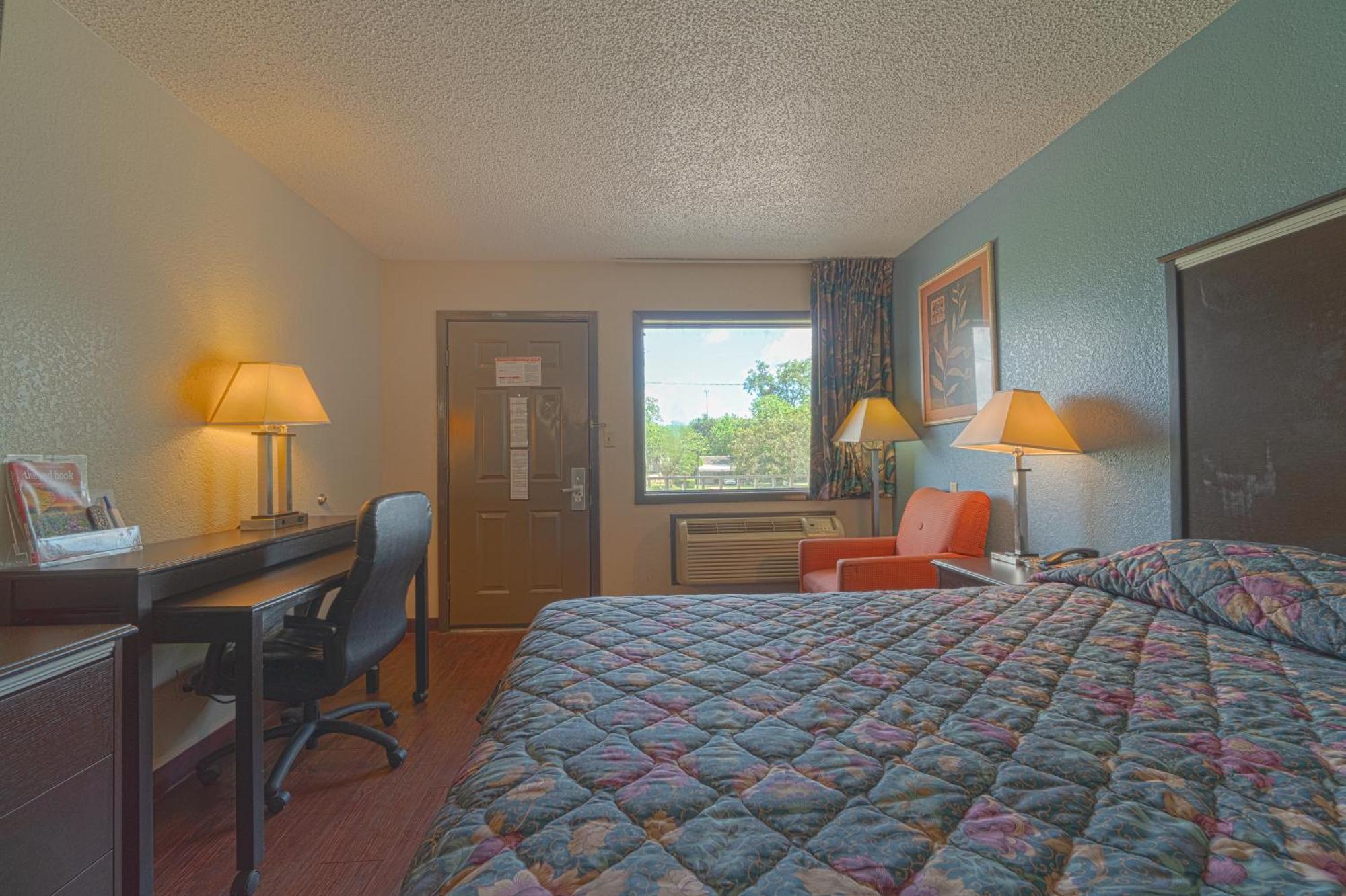 Regency Inn & Suites By Oyo Bay City Tx Exterior foto