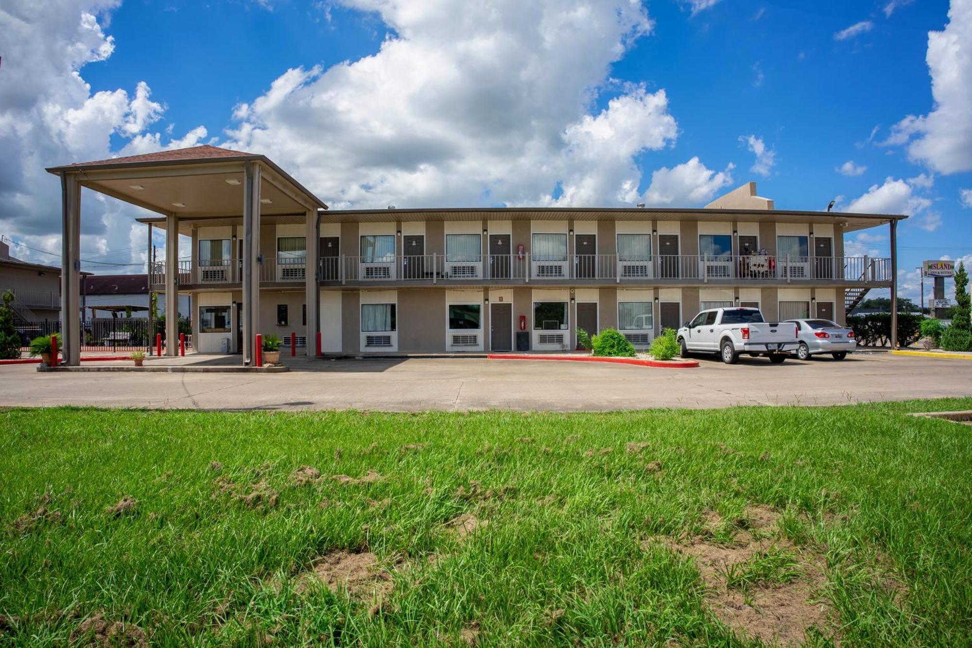 Regency Inn & Suites By Oyo Bay City Tx Exterior foto